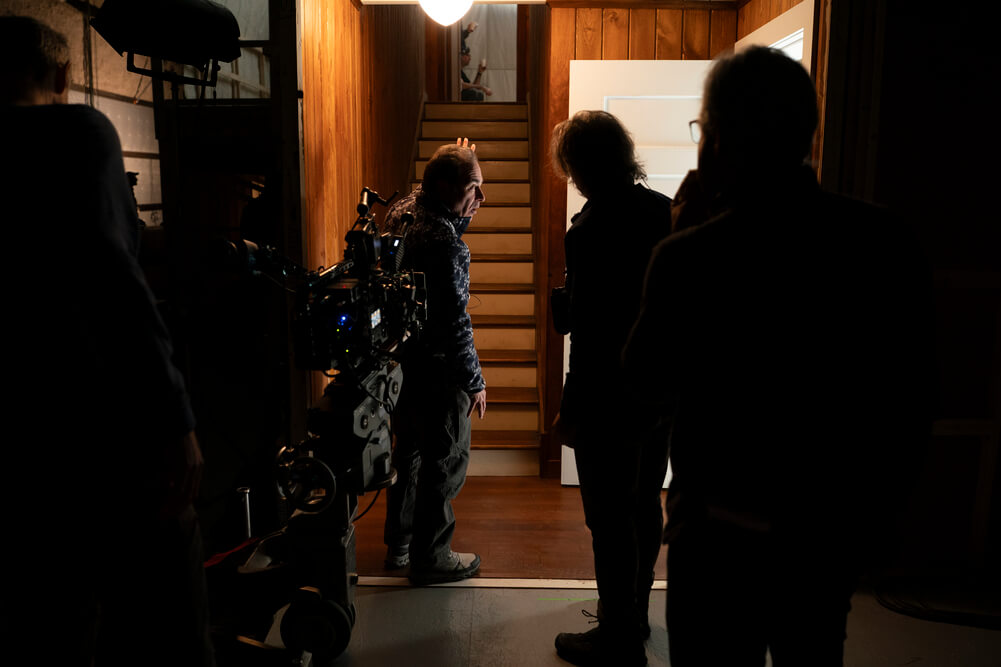 The Housemaid BTS 00013-1001x667-1aefa07 John Schwartzman ASC on the set of 'The Housemaid'